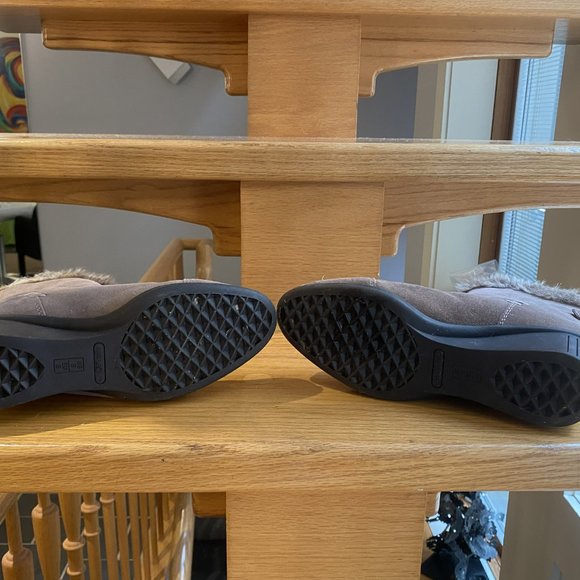 Aerosoles Ankle High Fur Lined Boots, faux suede, taupe colored, wedge heel. - Picture 4 of 9